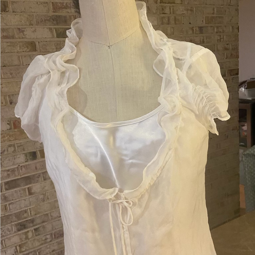 Kenar White Ruffled Chemise with Sweetheart Neckline